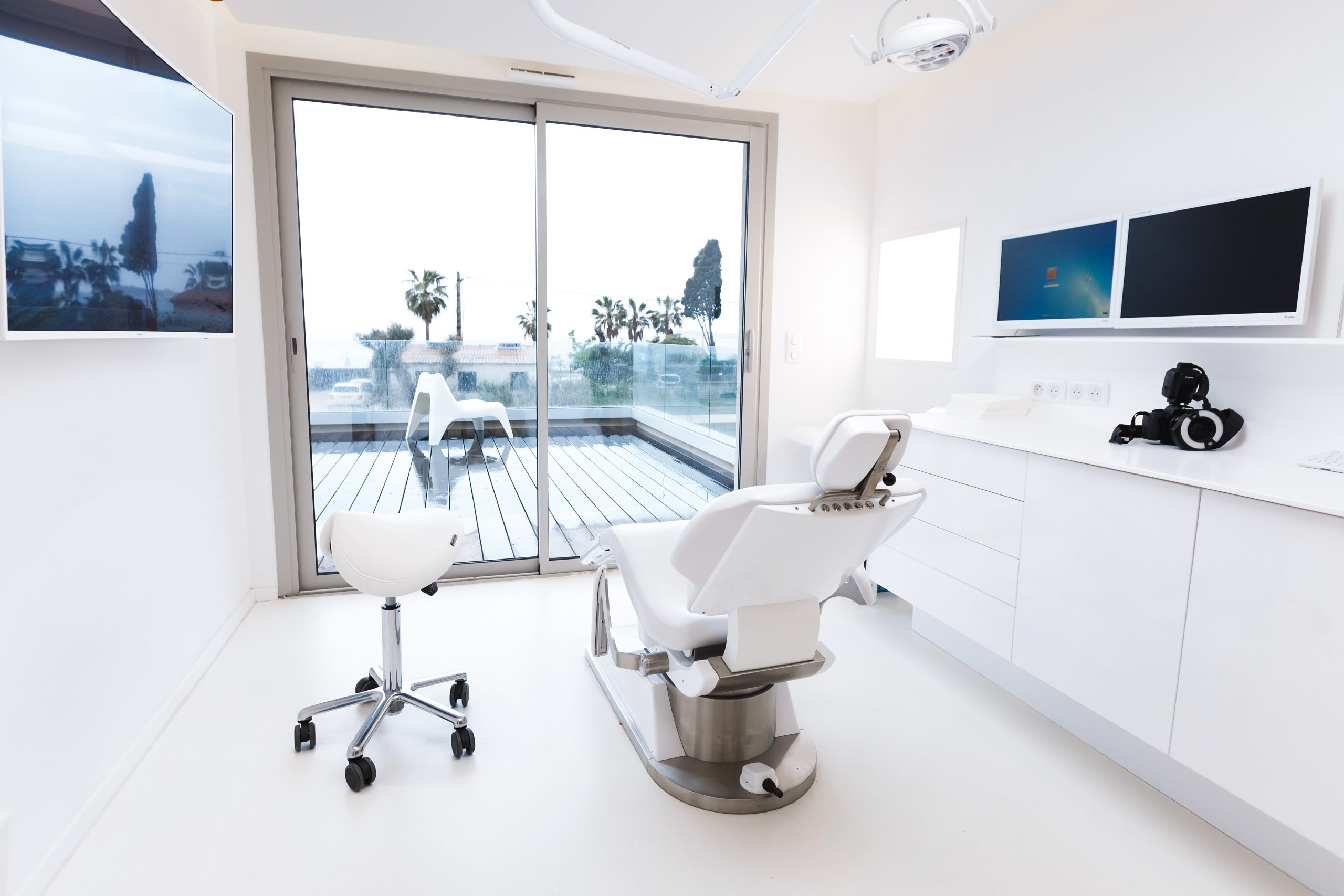 White Dental Studio